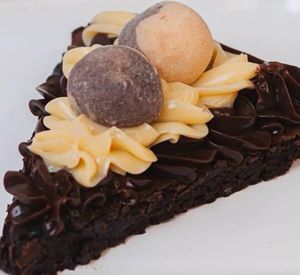 imagem do produto Fatia de brownie cobertura de Ninho com brigadeiro