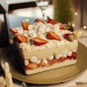 imagem do produto Merengue de Morango - Taça de acrílico