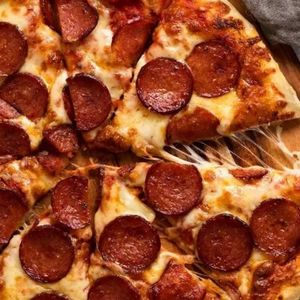 imagem do produto Pizza de calabresa (média) 8 fatias 