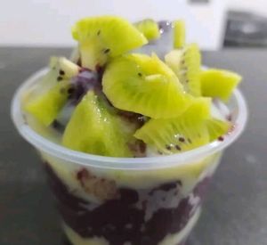 imagem do produto Copo de açai 500ml + kiwi + leite condensado.