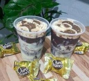 imagem do produto 2 copo de açai cremoso 500ml  sabor chocolate branco e Ouro Branco