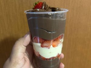 imagem do produto Copo da Felicidade Chocolatudo de Morango 150 Ml