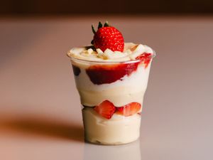 imagem do produto Copo da Felicidade de Morango 300 Ml