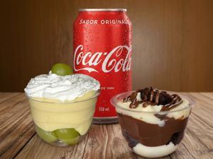 imagem do produto Bombom de Uva no Potinho + Brownie Cremoso no Potinho + Coca-Cola lata 350 Ml