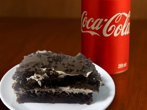 imagem do produto Combo - Bolo Gelado Chocolatudo + Coca-Cola 350 Ml
