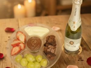 imagem do produto Petisqueira Fondue da Rafa + Mini Champanhe