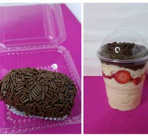 imagem do produto 1 Coxinha de morango 1 Bombom no pote de Ninho morangos e Brownie.