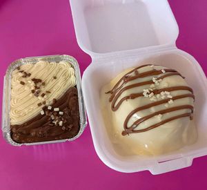 imagem do produto Dupla Perfeita  Brownie na marmita meio a meio e  Mini bolo vulcão