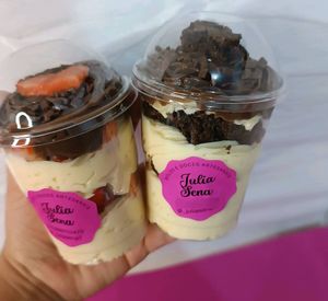 imagem do produto Copo da felicidade Duplo Ninho e bombom no pote Ninho e Brownie