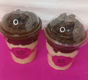 imagem do produto 2 Bombom no Pote de Morango e Brownie