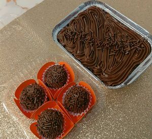 imagem do produto 4 brigadeiros gourmet 1 Brownie na marmita