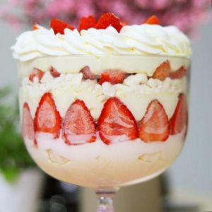 imagem do produto Travessa de merengue (morango)