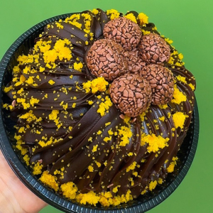 imagem do produto BOLO DE LANCHE - BRIGADEIRÃO DE CENOURA COM CHOCOLATE 
