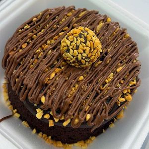 imagem do produto CAKE VULCÃO - FERRERO ROCHER