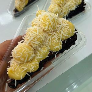 imagem do produto PIZZA BROWNIE - BEIJINHO COM 3 BRIGADEIROS GOURMERT