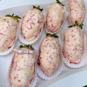 imagem do produto MORANGO CRAVEJADO - NINHO