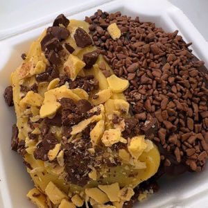 imagem do produto CAKE VULCÃO - BRIGADEIRO, COM NINHO E OURO BRANCO 