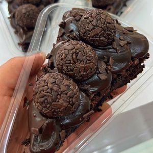 imagem do produto PIZZA BROWNIE - BRIGADEIRO BELGA COM 3 BRIGADEIROS GOURMERT 