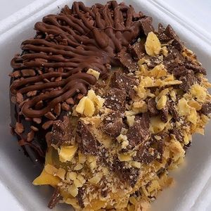 imagem do produto CAKE VULCÃO - BRIGADEIRO COM NUTELLA COM METADE NINHO E OURO BRANCO
