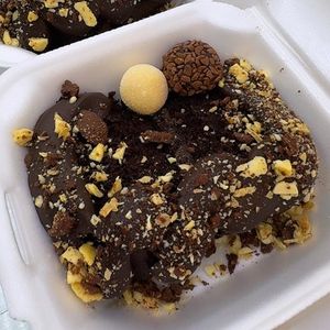 imagem do produto FATIA - BRIGADEIRO COM PEDAÇOS DE OURO BRANCO 