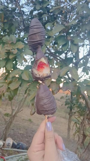 imagem do produto Espeto de bombom de morango