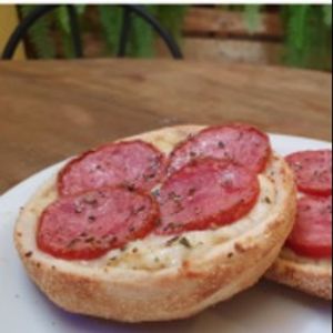 imagem do produto Esfiha Aberta - Calabresa com Queijo 