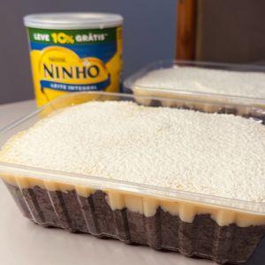 imagem do produto Bolo na marmita | Massa de chocolate com recheio de ninho 