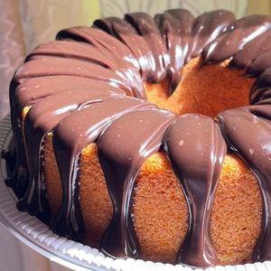 imagem do produto Cobertura em tiras | Bolo de cenoura com cobertura de chocolate