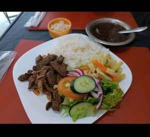 imagem do produto Iscas de fígado são finas fatias de fígado bovino temperadas e fritas.