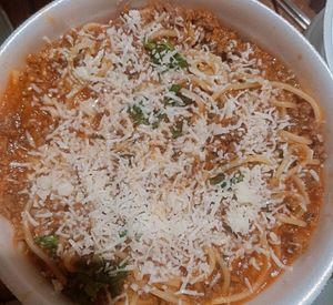 imagem do produto Espaguete com carne moída, popularmente conhecido como espaguete à bolonhesa.