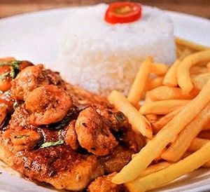 imagem do produto O prato de filé de peixe com camarão é uma combinação clássica de frutos do mar