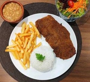 imagem do produto Milanesa de carne é um filé de bife empanado e frito.