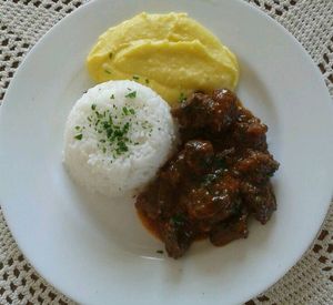 imagem do produto O picadinho de carne com legumes é um prato caseiro, saboroso e reconfortante.