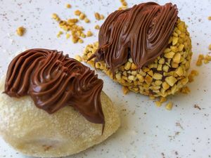 imagem do produto Duo Coxinhas de Morango - Ninho com Nutella e Ferrero Rocher