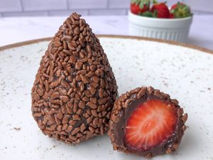 imagem do produto Coxinha de Morango com Brigadeiro