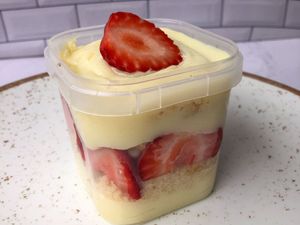 imagem do produto Bolo no Pote de Ninho com Morango - 220g