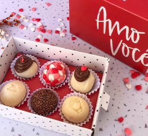 imagem do produto Caixinha de Brigadeiro Amo Você - 6 unidades