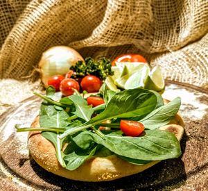 imagem do produto Esfiha de Rucula com Tomate cereja