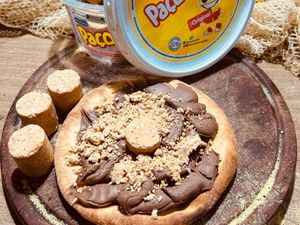 imagem do produto Esfiha de chocolate com avelã e paçoca
