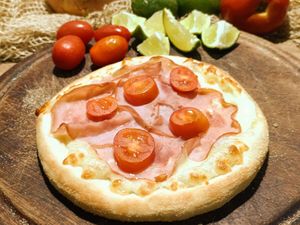 imagem do produto Esfiha de Lombo Canadense com Queijo