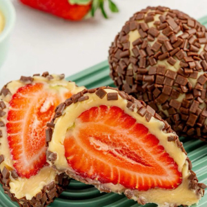 imagem do produto Coxinha de morango ao leite