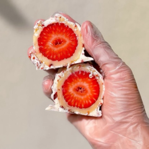 imagem do produto Morango do amor cravejado
