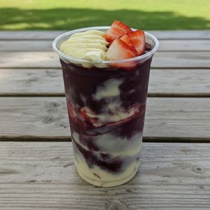 imagem do produto Açaí de 550ml com Creme Ninho, Leite em Pó e Morango 