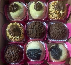 imagem do produto Caixa com 12 brigadeiros Gourmet