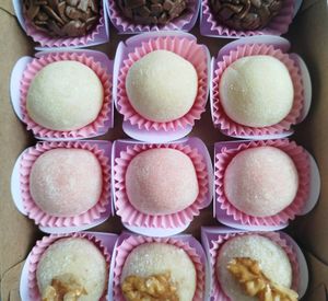 imagem do produto Caixa com 12 docinhos de sabores variados