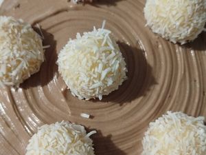 imagem do produto Combo bolo+ brigadeiros Tradicionais