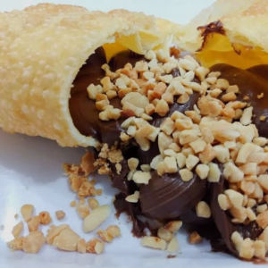 imagem do produto Pastel Chocolate C/Amendoim (P)