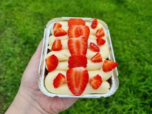 imagem do produto Marmitinha de Chocolate com Brigadeiro de Ninho e Morangos