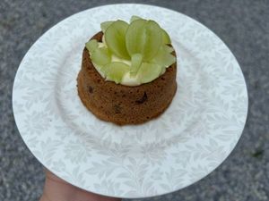 imagem do produto Tortinha Cookie com Brigadeiro de Ninho e Uvas Verdes