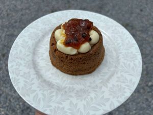 imagem do produto Tortinha Cookie com Brigadeiro de Ninho e Geleia de frutas Amarelas